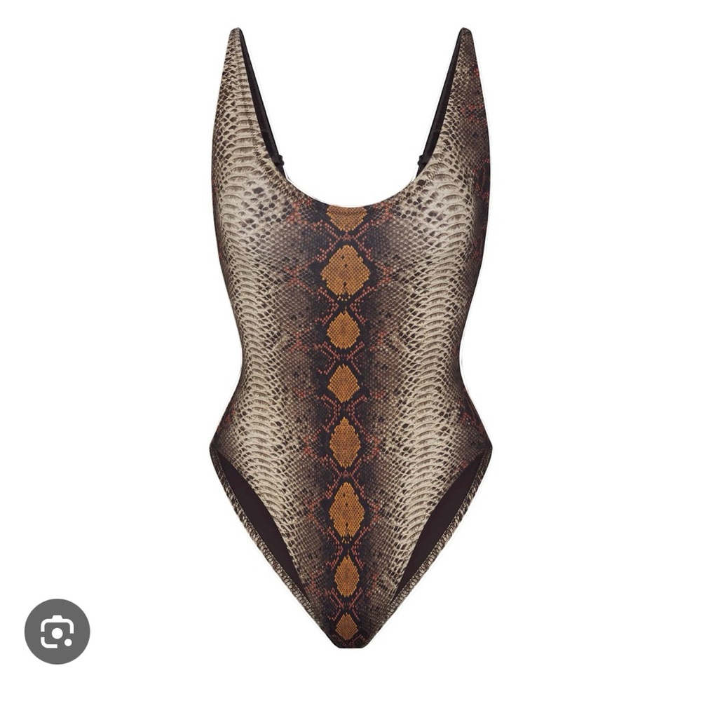 SKIMS LIMITED EDITION: DESERT SNAKE PRINT

Size L
desert-snake-print